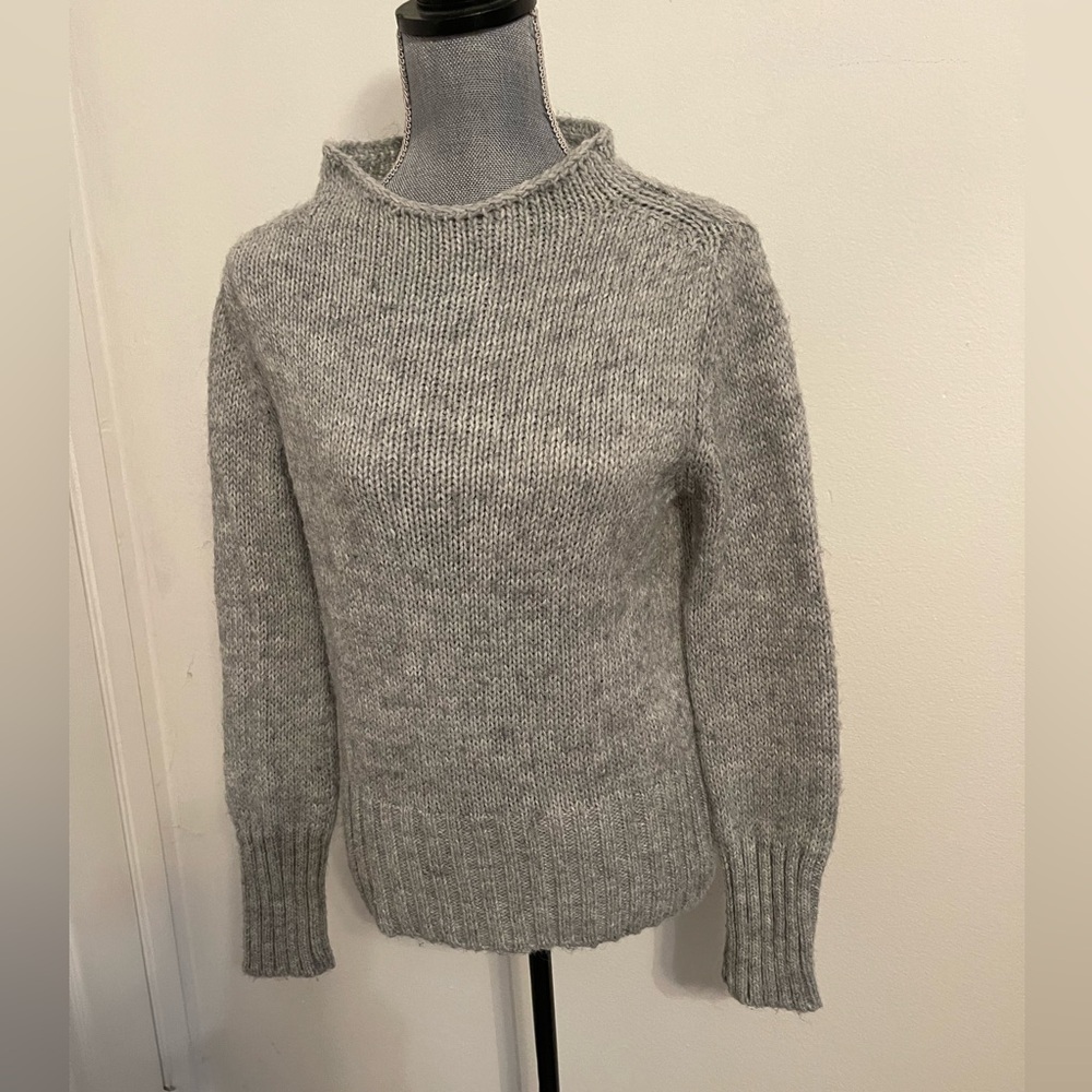 Gray Women's Sweater.size Medium